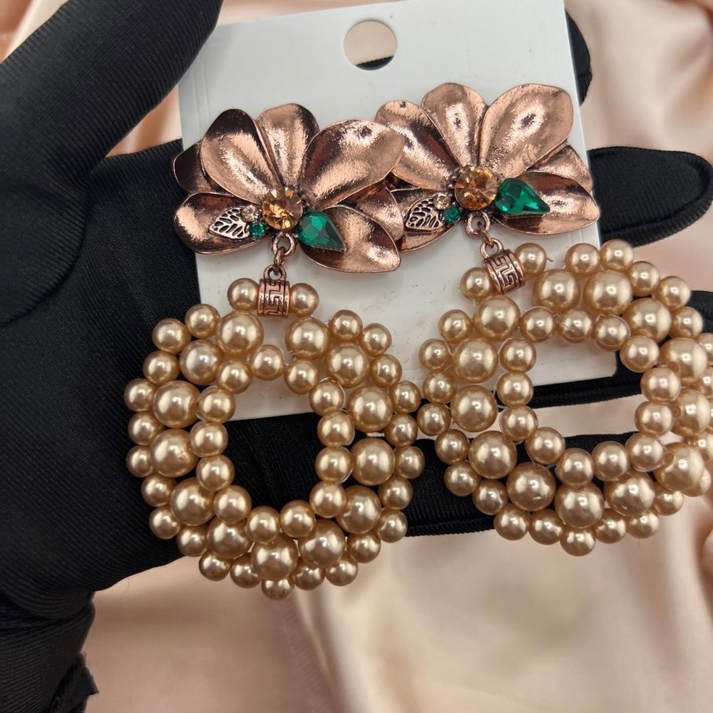 Statement Pearl Flower Earrings - Picture 3 of 8